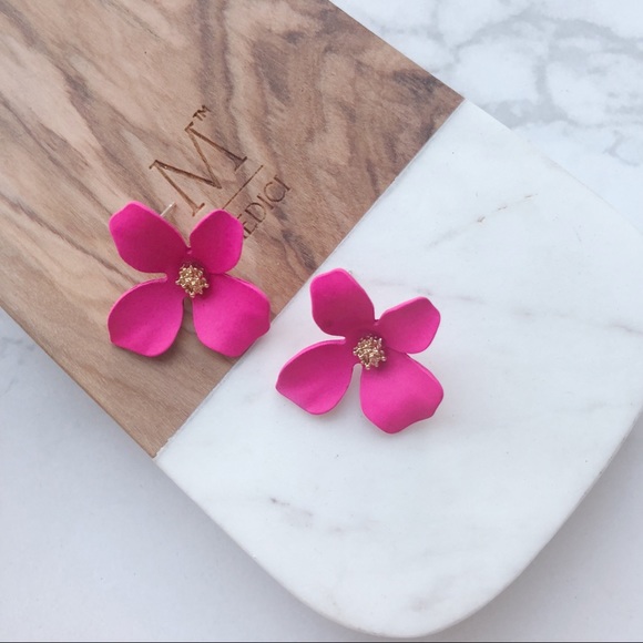 LAST Anthro Style Flower Silver Posts Earrings - Picture 4 of 8